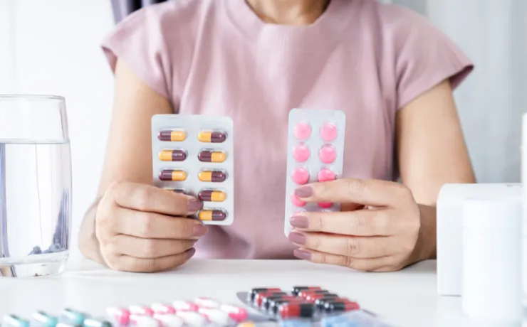 The Difference Between Antiviral and Antibiotic Medications